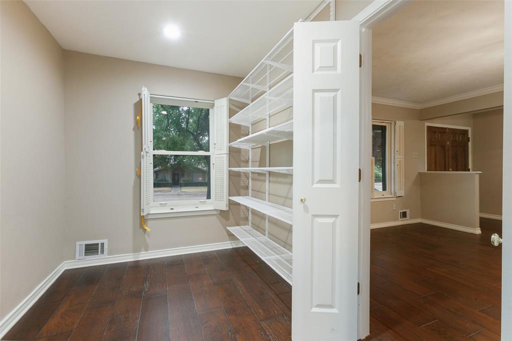 9433 Meadowknoll Drive Property Photo 17