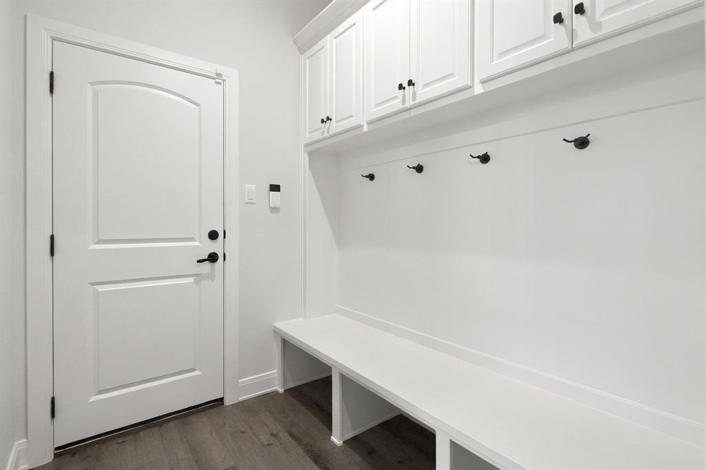 212 Runnymede Way Property Photo 32