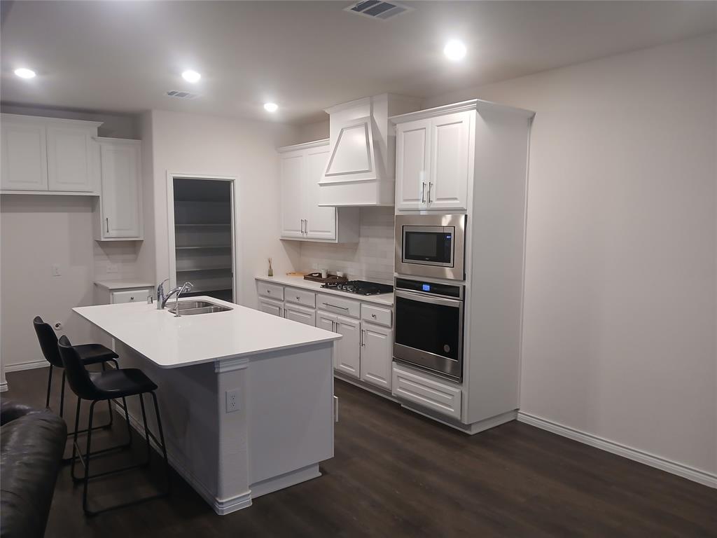 3943 Sidney Lane Property Photo 4