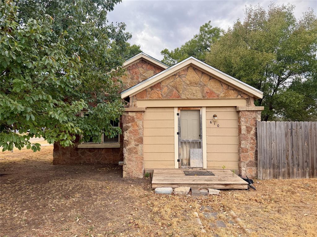 610 8th Street Property Photo 1