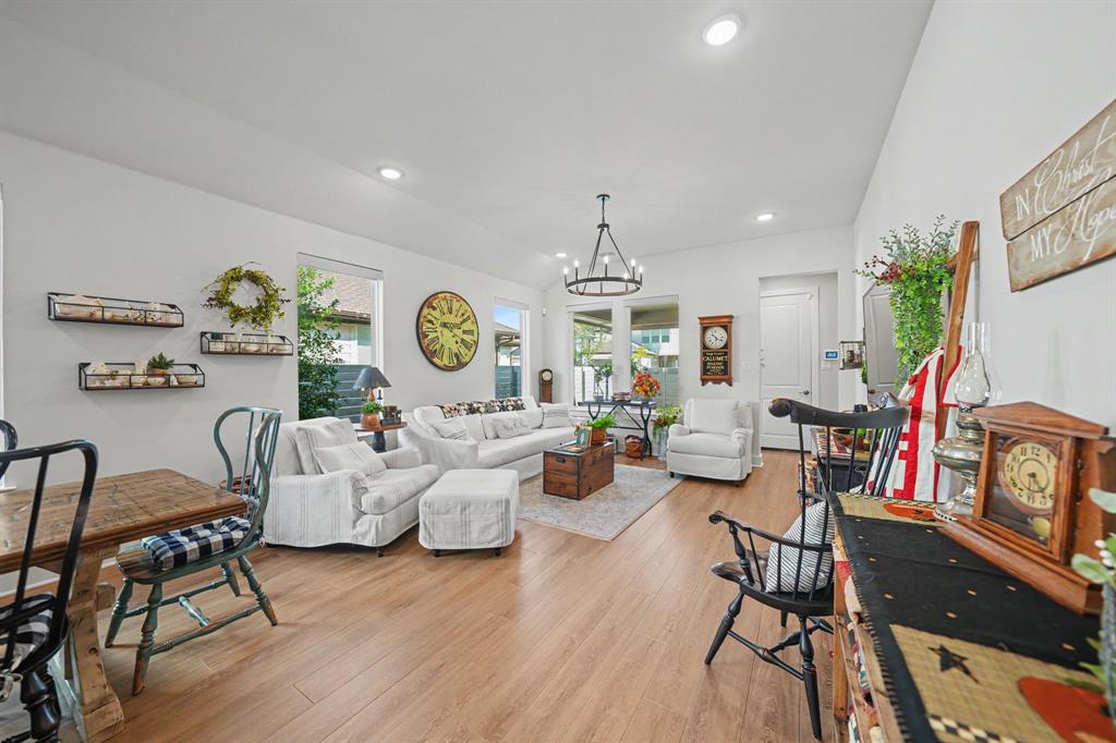 3104 Lenten Rose Lane Property Photo 2