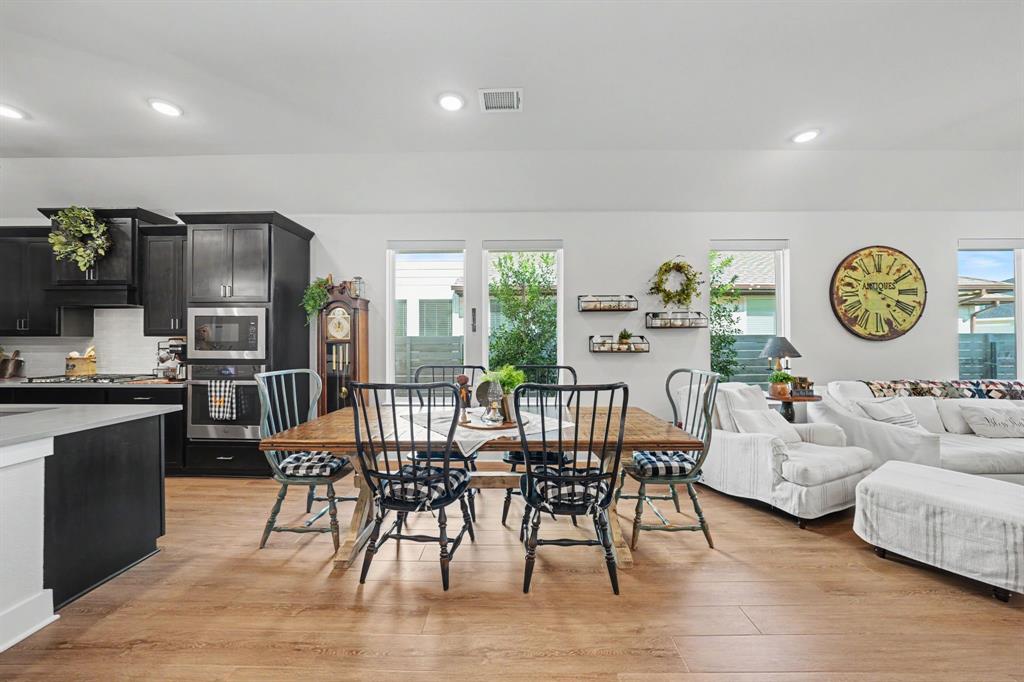 3104 Lenten Rose Lane Property Photo 6