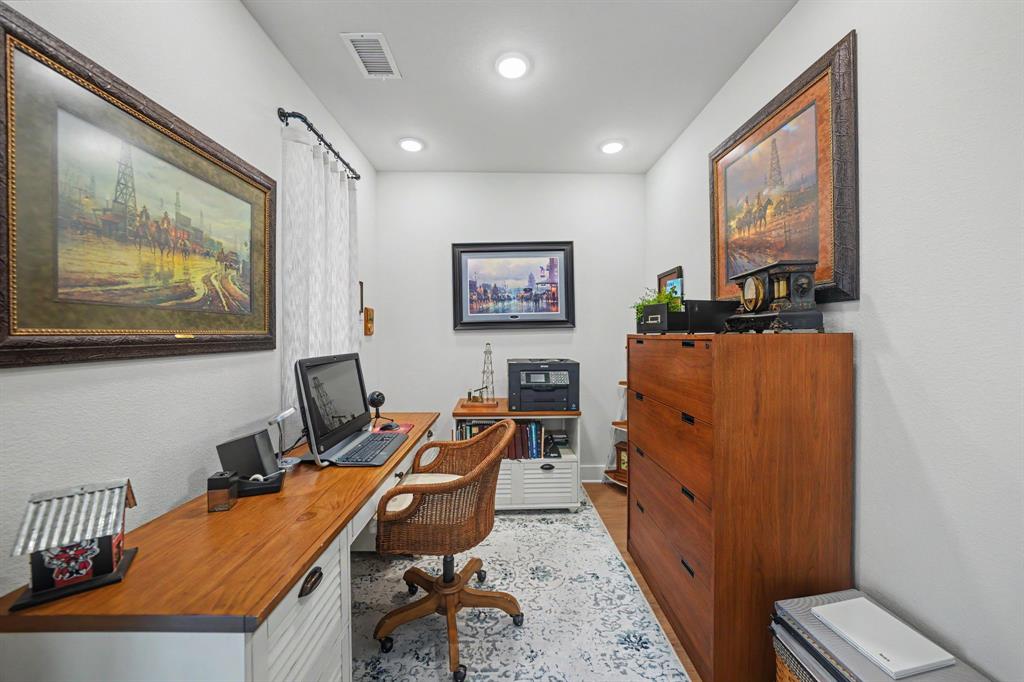 3104 Lenten Rose Lane Property Photo 14