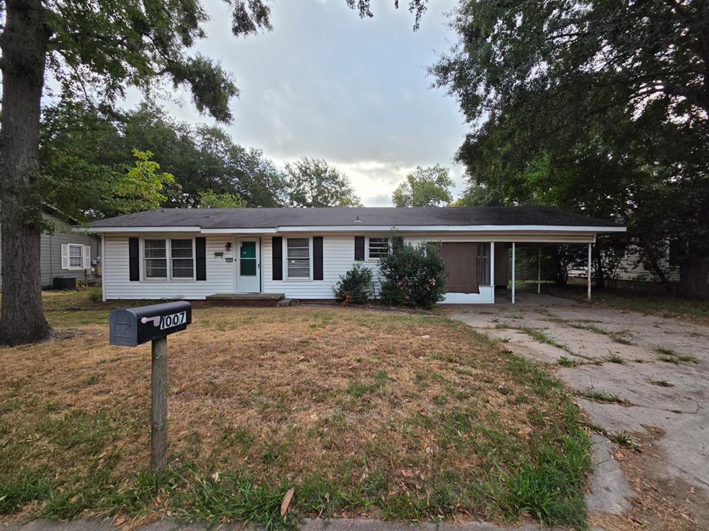 1007 N Montgomery Street Property Photo 1