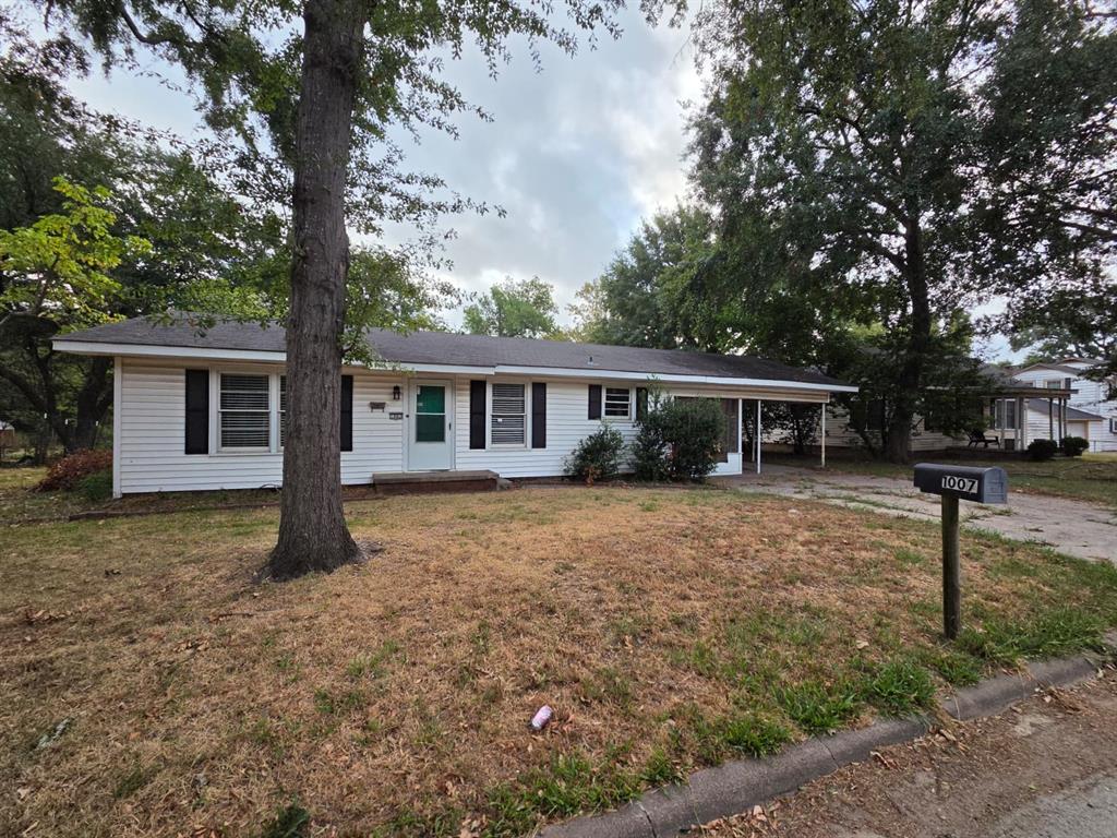 1007 N Montgomery Street Property Photo 2