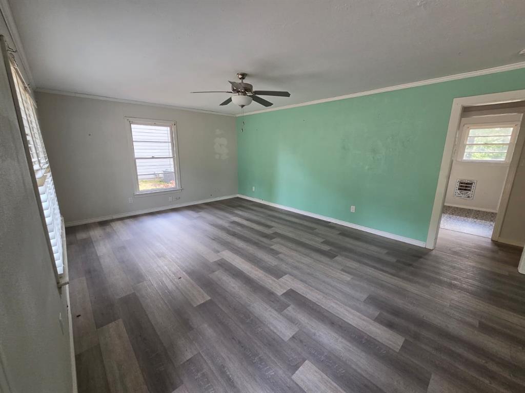 1007 N Montgomery Street Property Photo 4