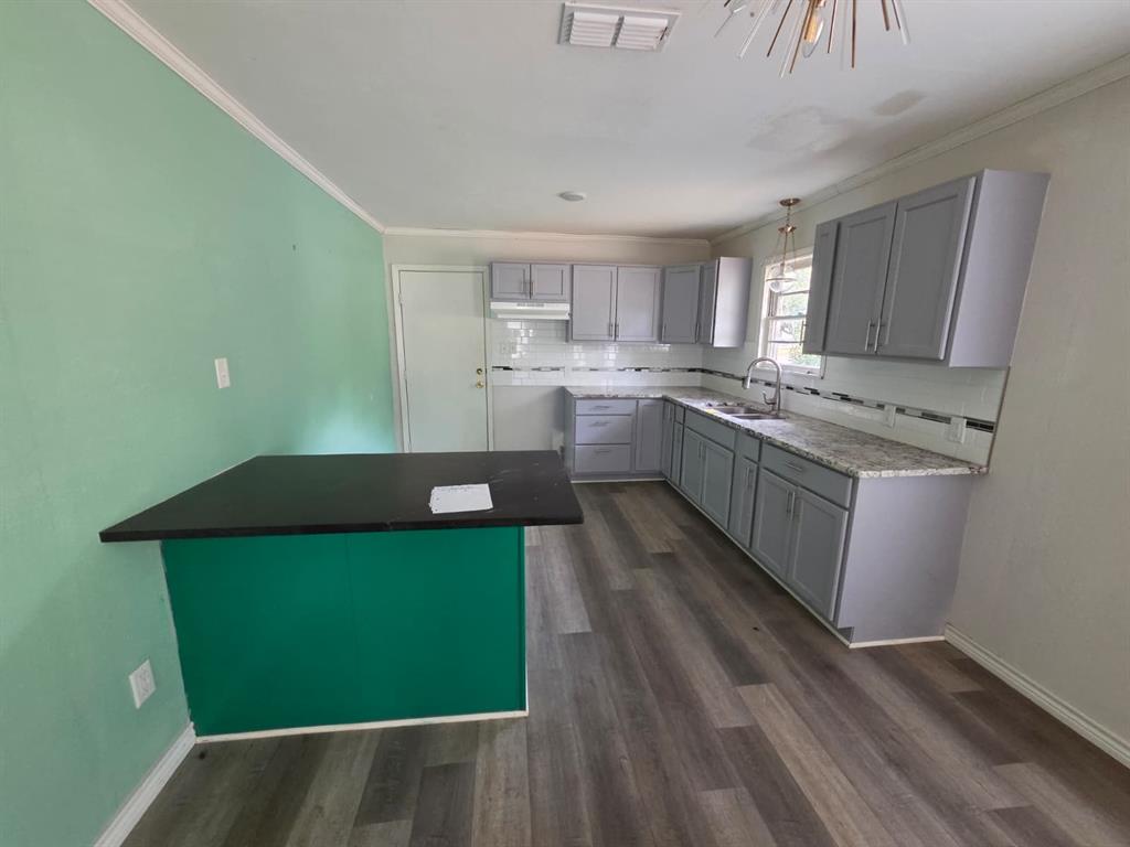 1007 N Montgomery Street Property Photo 7
