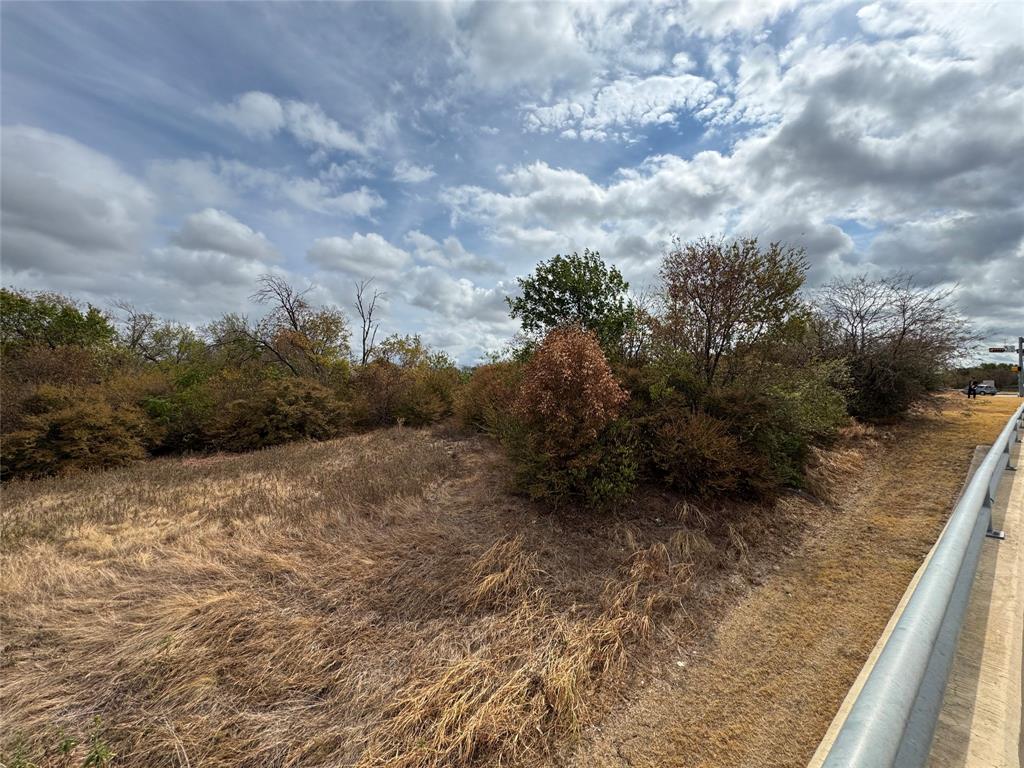 1202 Dalworth Street Property Photo 5