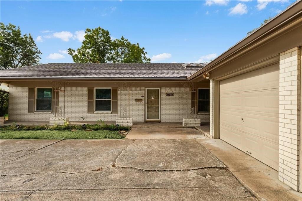8933 Kincaid Drive Property Photo 3