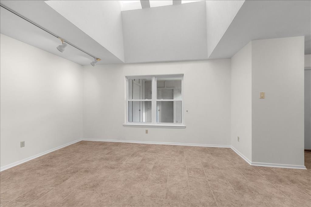 8933 Kincaid Drive Property Photo 12