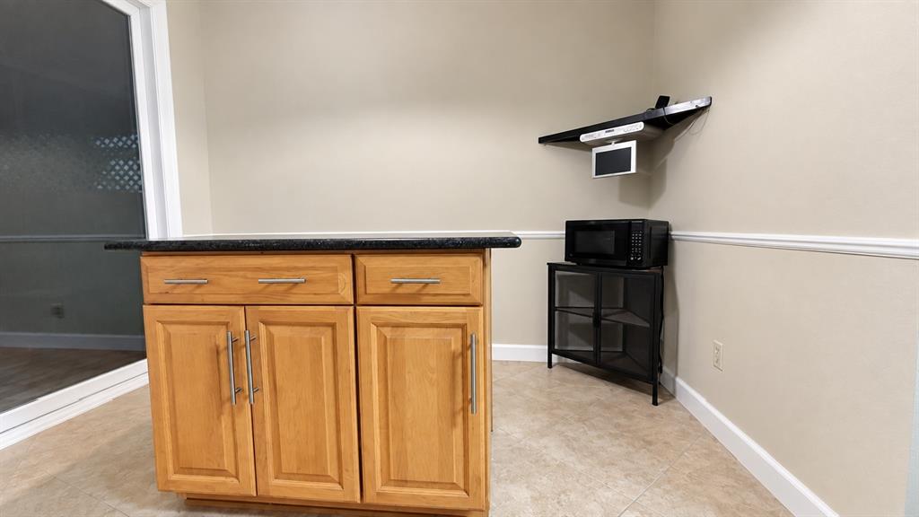 628 Raintree Circle Property Photo 13