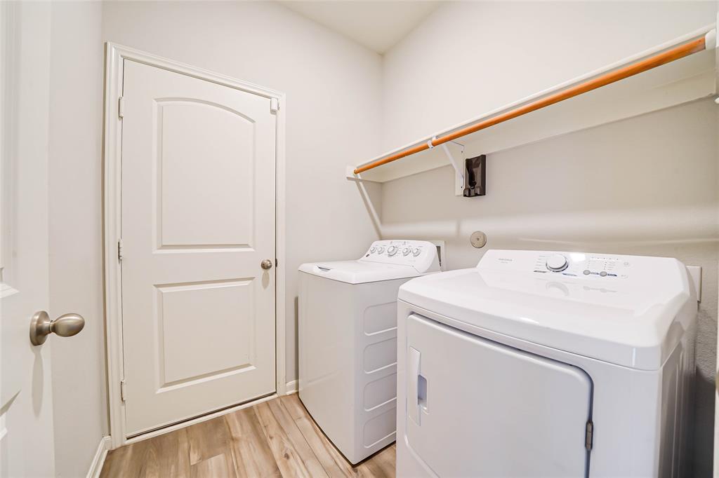 2112 Penaflor Drive Property Photo 17