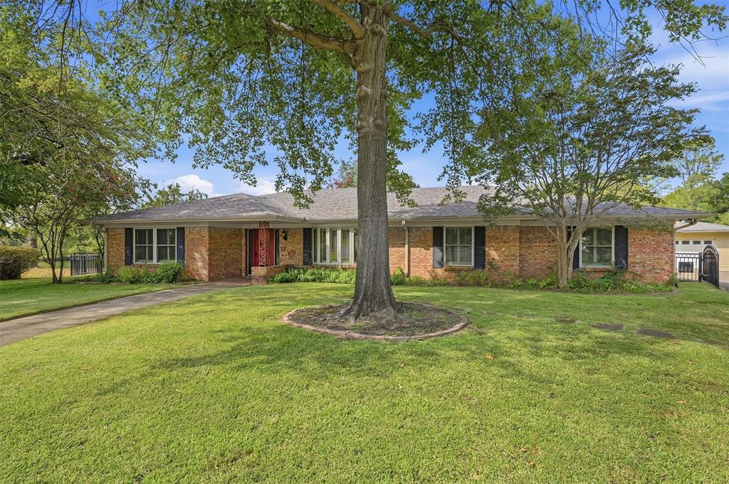 1609 Lakewood Drive Property Photo 2