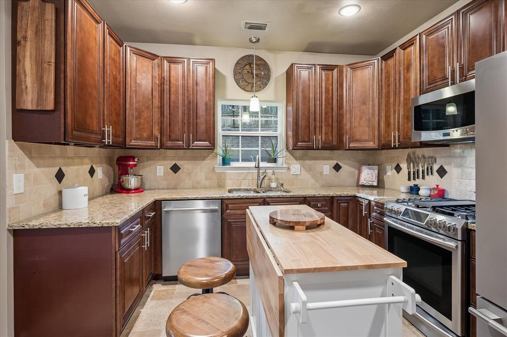 1502 Bennington Court Property Photo 10