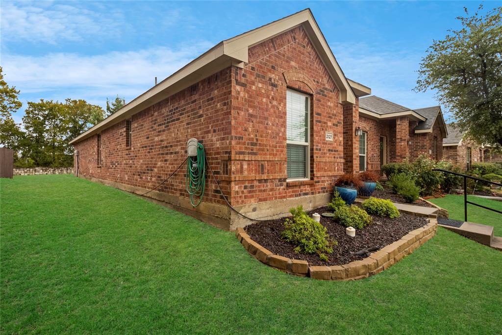 2127 Colby Lane Property Photo 3