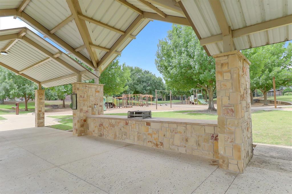 605 Royal Glen Drive Property Photo 39