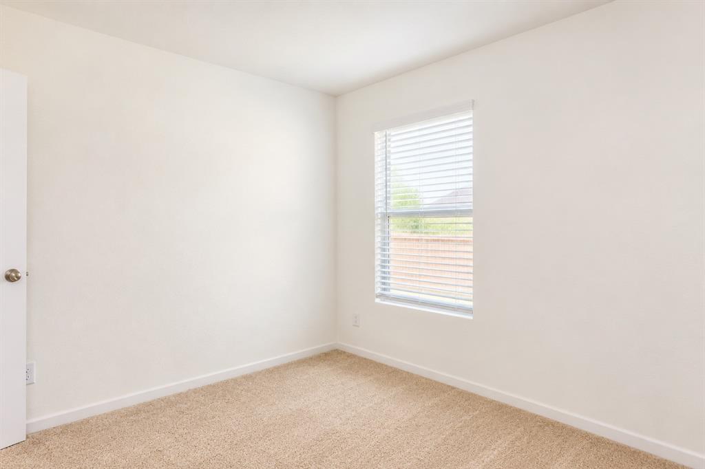 608 Finch Circle Property Photo 4
