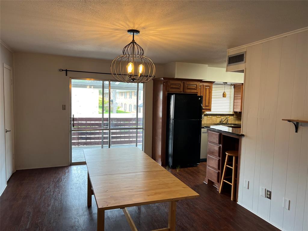 4715 Skillman Street D Property Photo 4