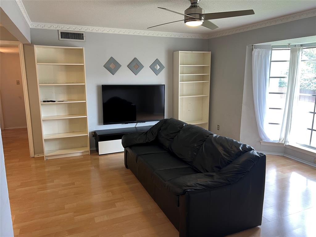 4715 Skillman Street D Property Photo 9