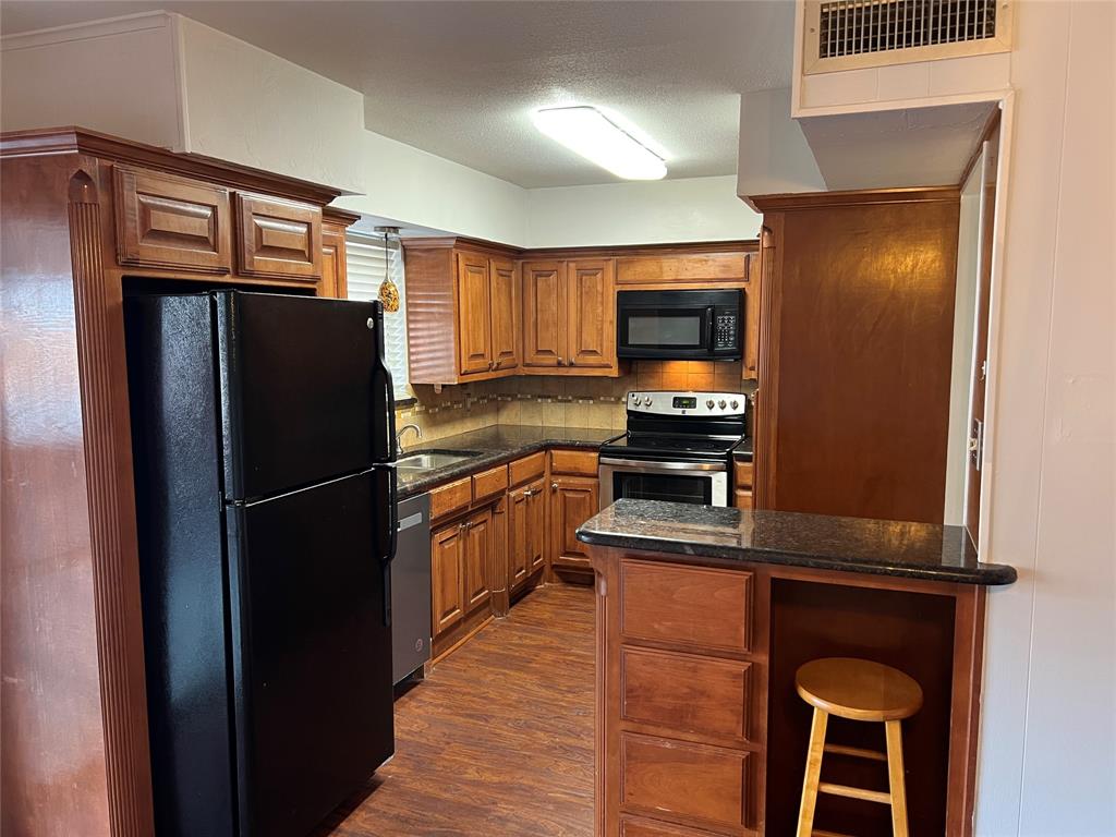 4715 Skillman Street D Property Photo 13