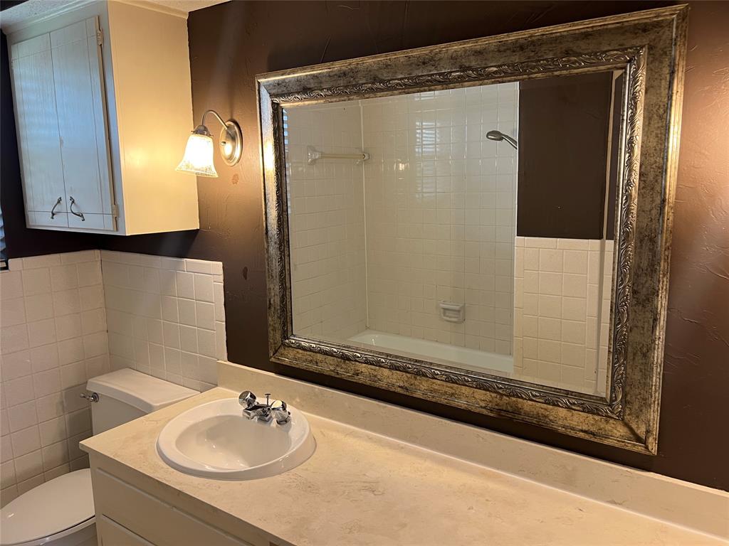 4715 Skillman Street D Property Photo 16