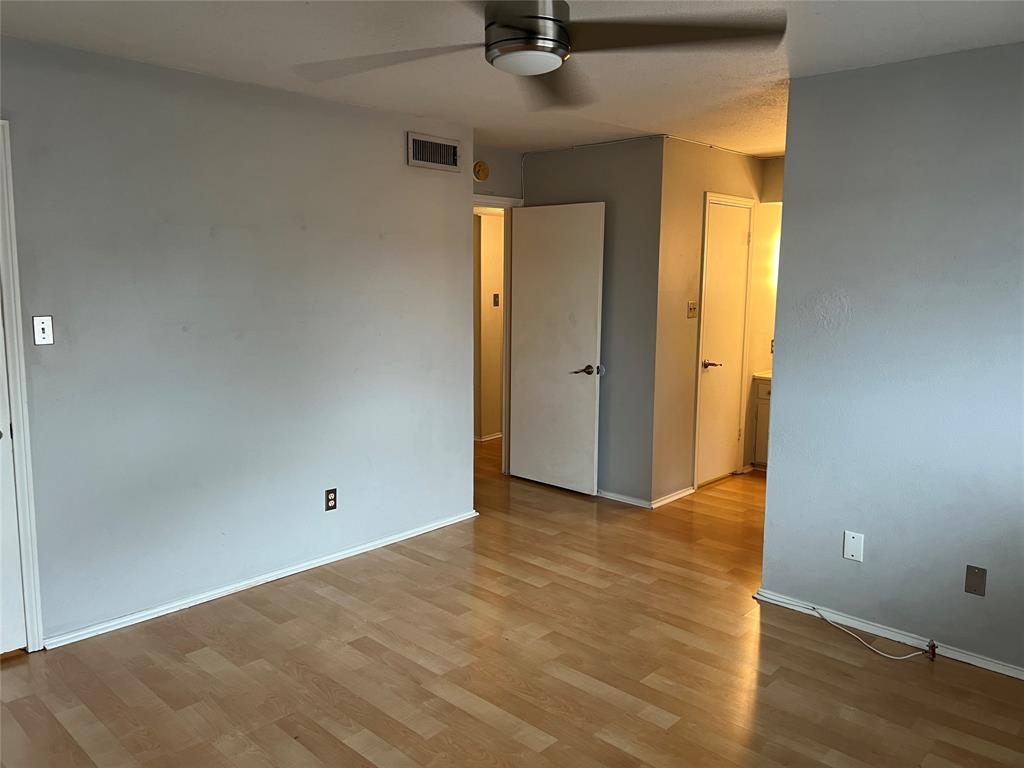 4715 Skillman Street D Property Photo 18