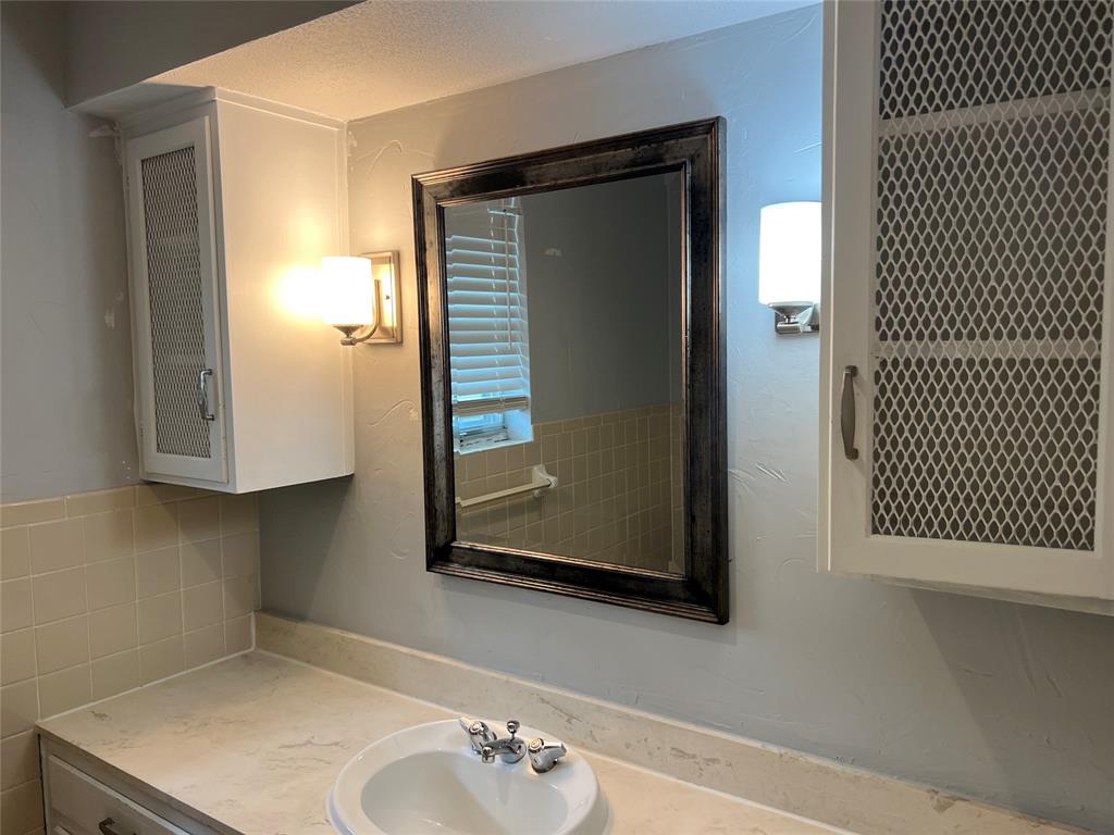4715 Skillman Street D Property Photo 22