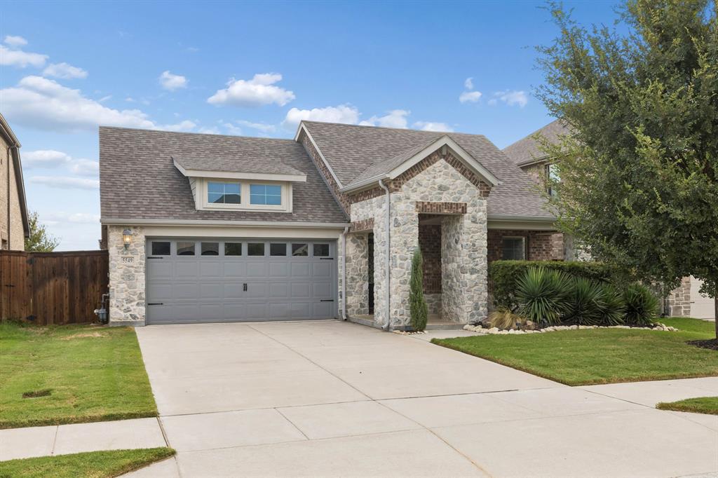 5549 Cypress Willow Bend Property Photo 2