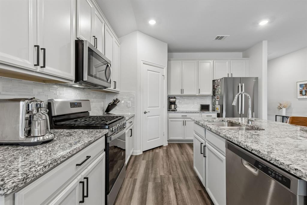 5549 Cypress Willow Bend Property Photo 6