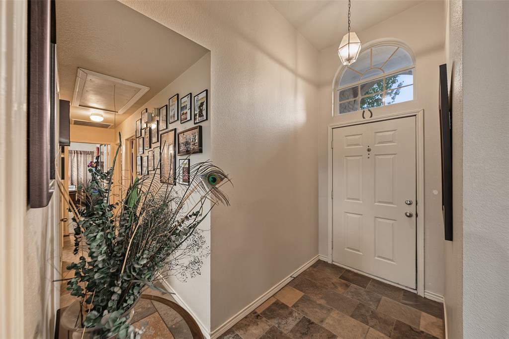 2722 Kingswood Boulevard Property Photo 2