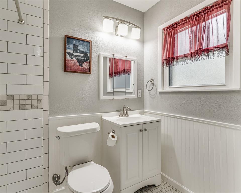 1108 Chester Street Property Photo 11