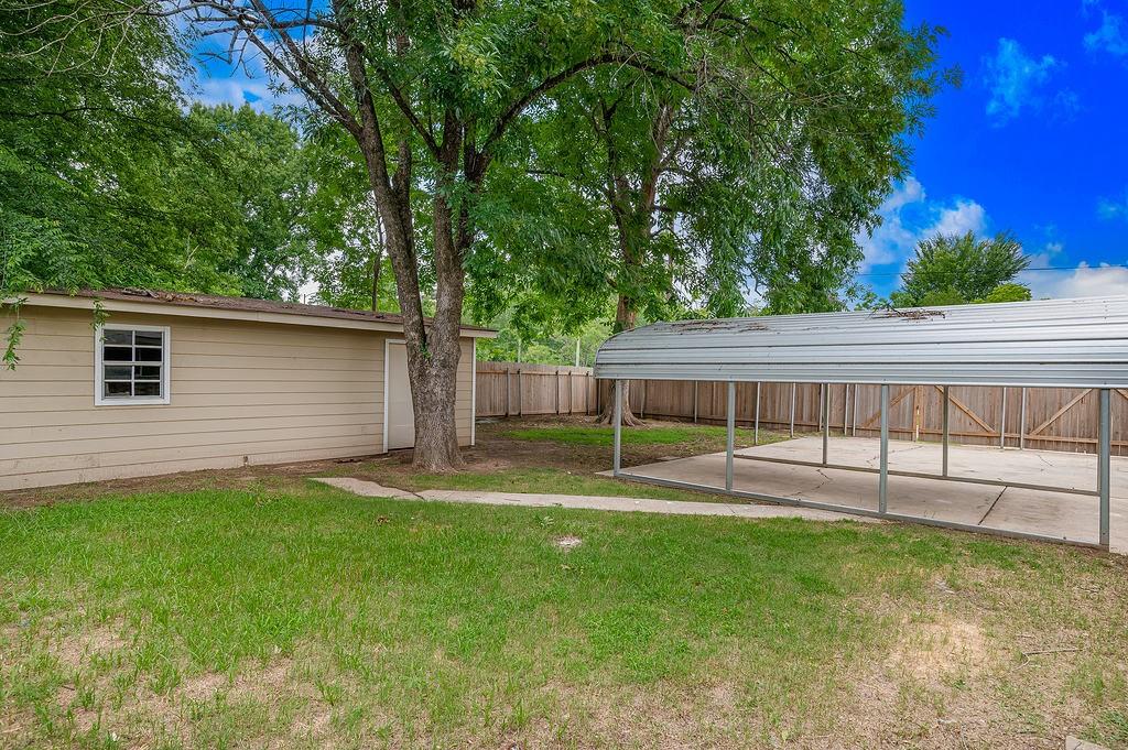 9000 Lone Oak Drive Property Photo 15