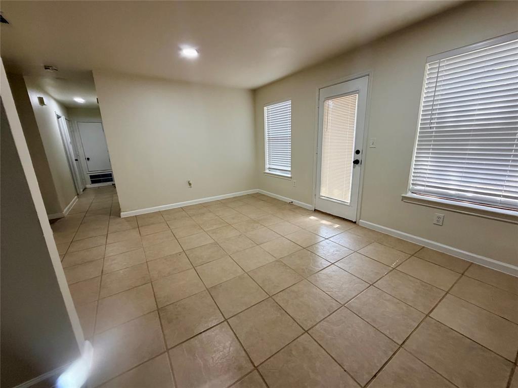 1036 El Triumfo Street Property Photo 9
