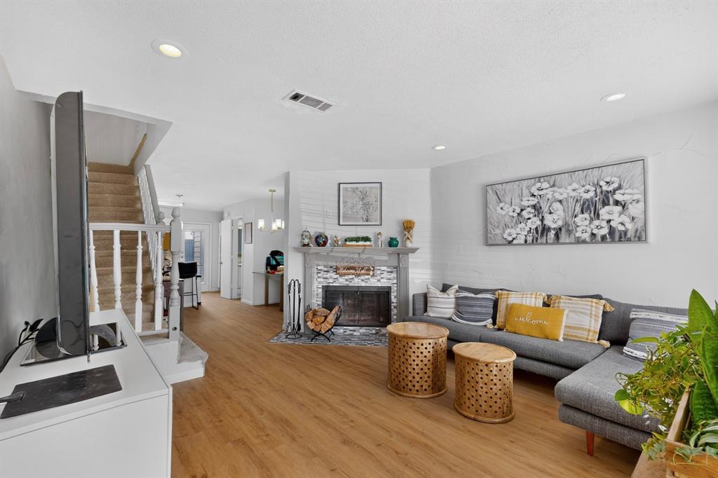 617 Carriagehouse Lane 3 Property Photo 9