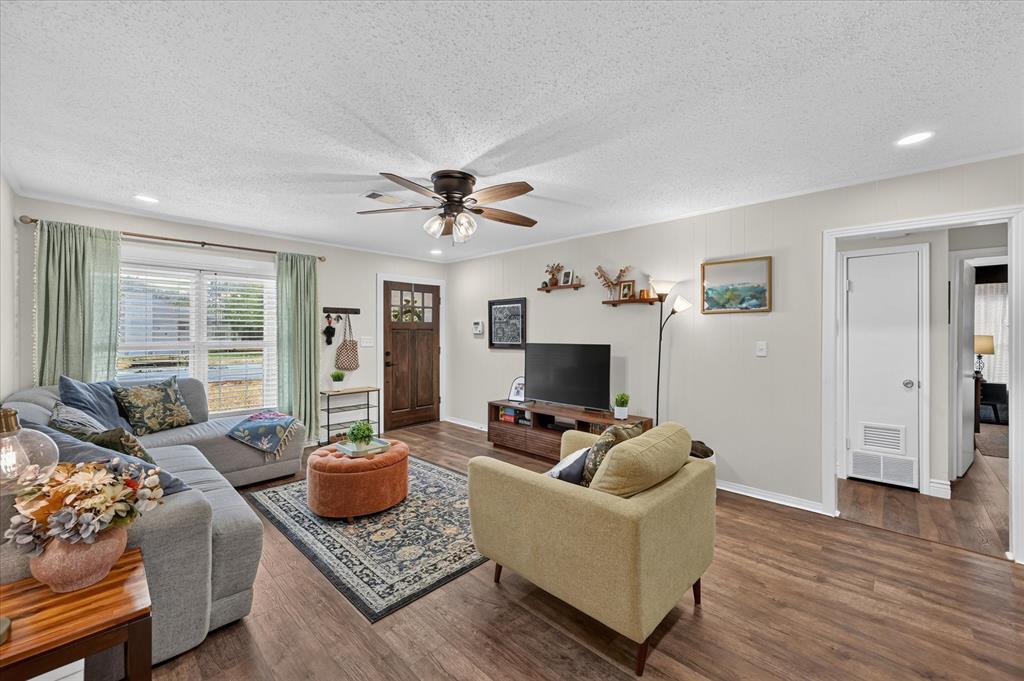 3228 Olive Place Property Photo 6