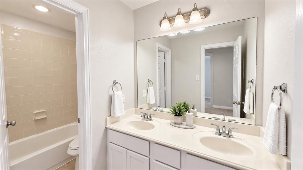 5116 Grove Cove Drive Property Photo 6