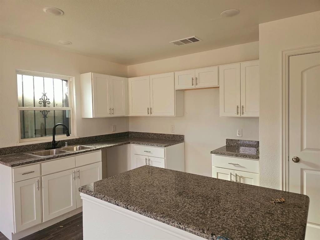 1208 E Daggett Avenue Property Photo 1
