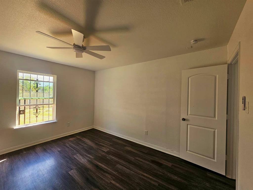 1208 E Daggett Avenue Property Photo 3