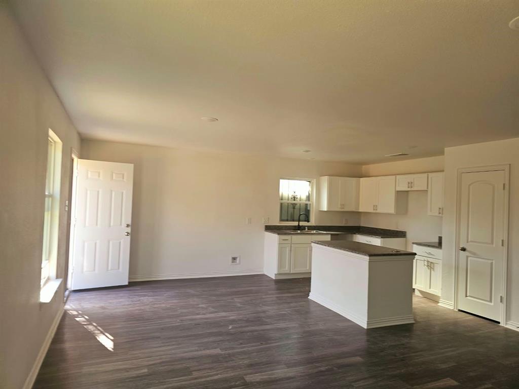 1208 E Daggett Avenue Property Photo 6