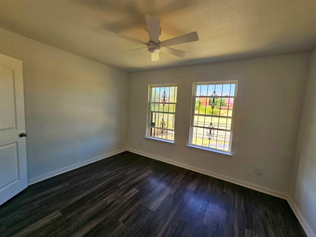 1208 E Daggett Avenue Property Photo 16