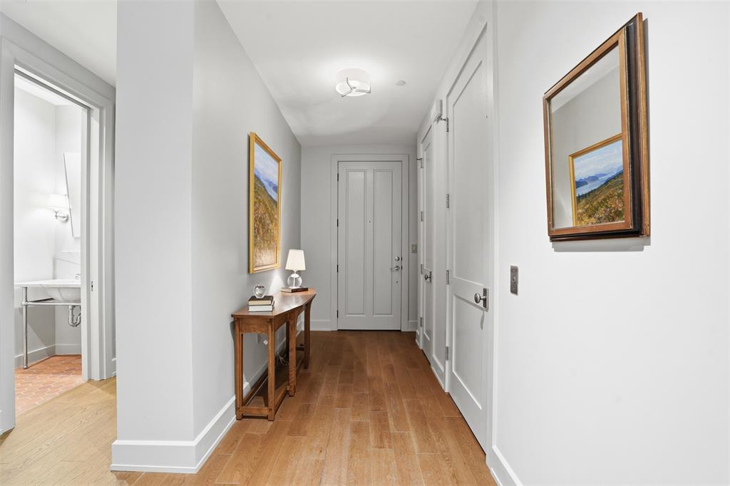 500 Throckmorton Street 3601 Property Photo 4