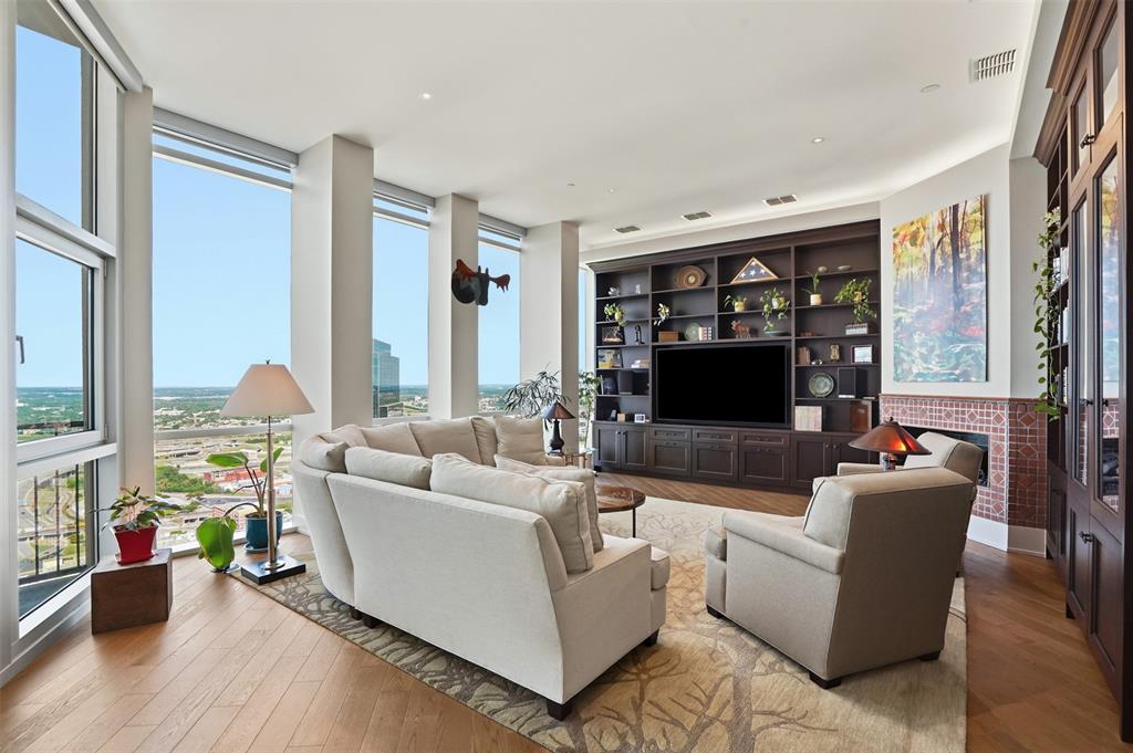 500 Throckmorton Street 3601 Property Photo 12