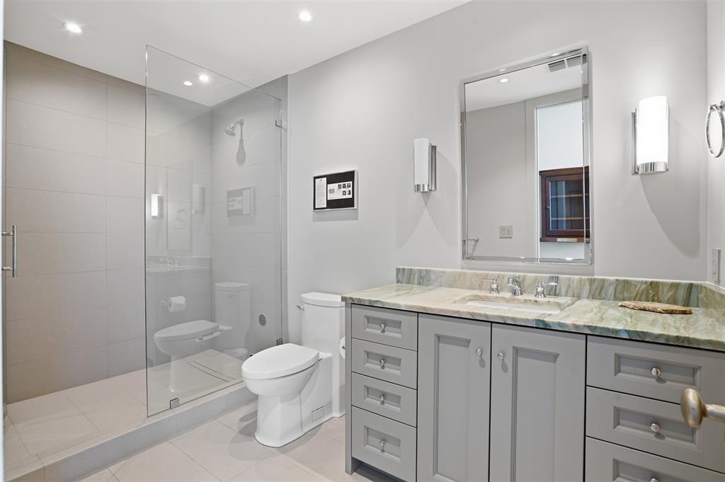 500 Throckmorton Street 3601 Property Photo 17