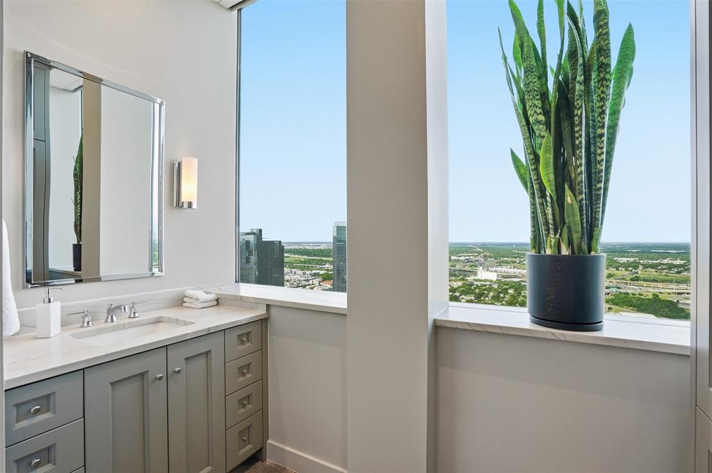 500 Throckmorton Street 3601 Property Photo 25