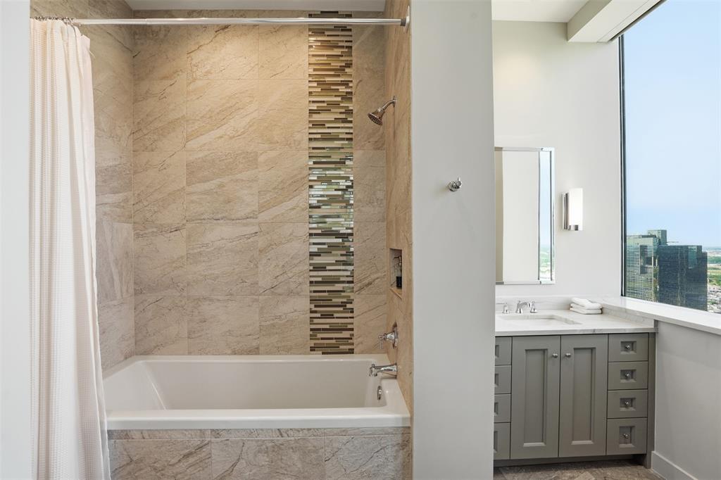 500 Throckmorton Street 3601 Property Photo 26