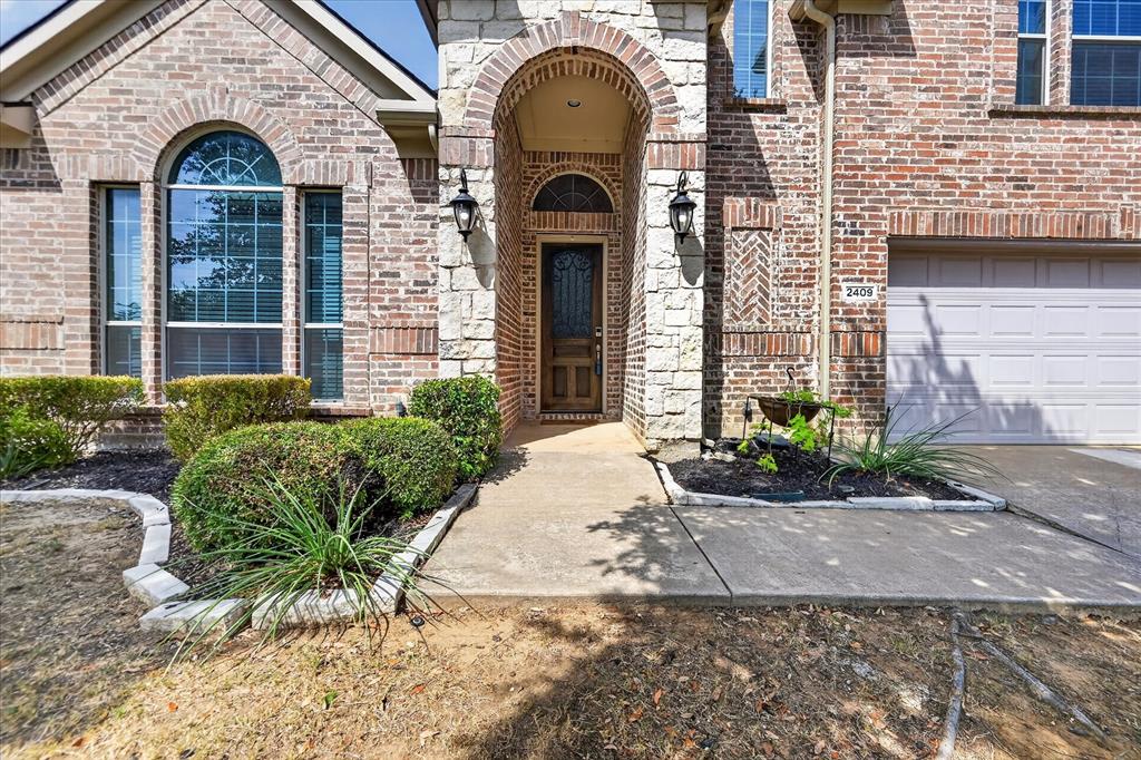 2409 Lakebend Drive Property Photo 3