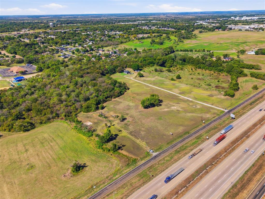 1105 S I-45 Property Photo 15