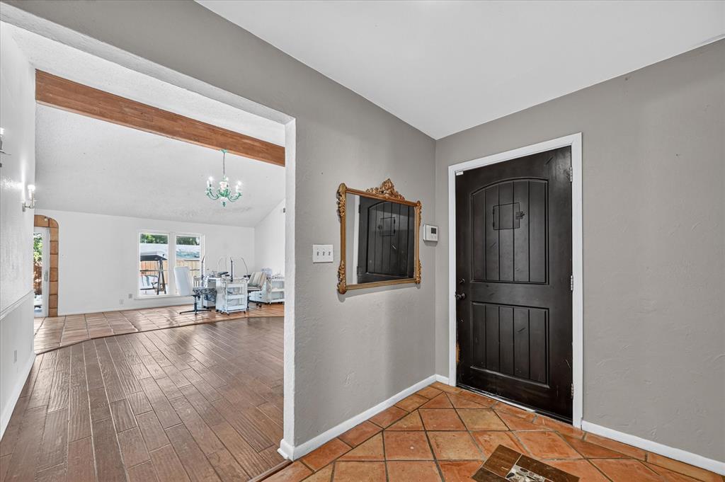 1110 Vegas Drive Property Photo 4