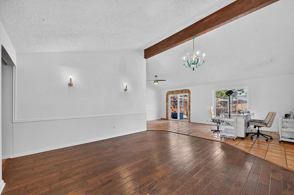 1110 Vegas Drive Property Photo 6