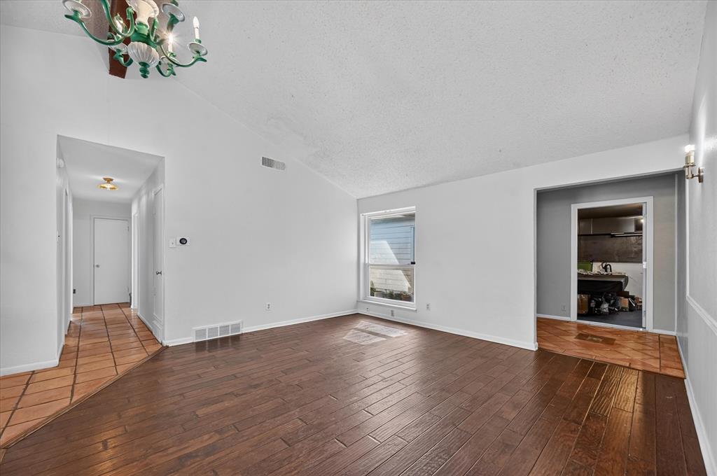 1110 Vegas Drive Property Photo 8